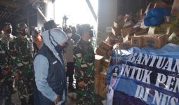 KRI Tanjung Kambani Angkut Bansos dari Masyarakat Jatim untuk Korban Bencana di NTT - JPNN.com