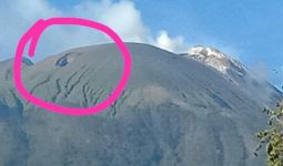 Perhatikan yang Terjadi di Puncak Gunung Ini, Pertanda Apa? - JPNN.com