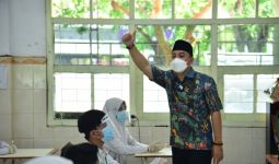 Simulasi Sekolah Tatap Muka di Surabaya, Wali Kota Eri Cahyadi jadi Guru - JPNN.com