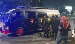 Gempar di Jalan Ahmad Yani Surabaya Sabtu Dini Hari, Pemilik Tas Sudah Dibawa ke Polsek - JPNN.com