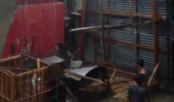Diterjang Angin Puting Beliung, Puluhan Rumah Warga Baturaja Barat Rusak Berat - JPNN.com