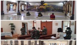 Prajurit TNI AL Berdoa Bagi Keselamatan ABK KRI Nanggala-402 - JPNN.com