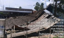 Diterjang Angin Puting Beliung, Belasan Rumah Warga di Aceh Timur Rusak - JPNN.com