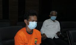 Ribut soal Uang, Penjaga Pintu Rel KA di Jakbar Tusuk Teman - JPNN.com