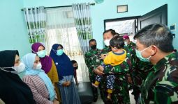 KSAL Kunjungi Keluarga Letkol Irfan Suri Korban KRI Nanggala-402 - JPNN.com