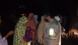 Pulang dari Masjid, Emak-Emak Dikejutkan Suara Tangisan Bayi dari Berugak, Geger - JPNN.com