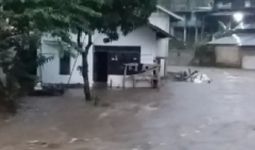 Sukabumi Diterjang Banjir dan Longsor, Petugas Gabungan Sudah Bergerak - JPNN.com