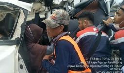 Innova vs Truk di Tol Kayuagung-Palembang, Tiga Orang Tewas di Lokasi Kejadian - JPNN.com