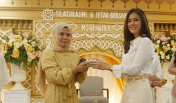 Ramadan Penuh Berkah, Pengusaha Cantik Ini Bagi-bagi Emas - JPNN.com