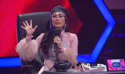 Mengambek, Iis Dahlia Tinggalkan Kursi Juri Voice of Ramadan - JPNN.com