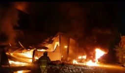 Kebakaran Menghanguskan 5 Gudang Penyimpanan Barang di Tangerang, Api Belum Padam - JPNN.com