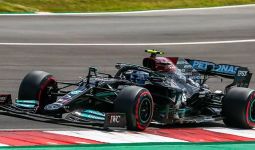 Beda Tipis dari Lewis Hamilton, Valtteri Bottas Start Paling Depan di Portugal - JPNN.com
