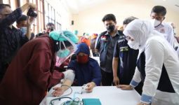 Ida Fauziah: Program Vaksinasi Perkuat Kesehatan dan Pelindungan Pekerja  - JPNN.com