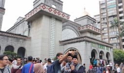 Klaster Baru COVID-19, Tidak Ada Salat Idulfitri di Masjid Agung - JPNN.com
