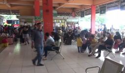 Jelang Larangan Mudik 2021, Terminal Bus Kampung Rambutan Diserbu Ribuan Orang - JPNN.com