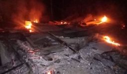 Kebakaran, Rumah Janda Lima Anak Itu Kini Tinggal Arang - JPNN.com
