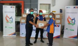 Sebanyak 1.313 Porter Stasiun Dapat Sembako Ramadan dari KAI - JPNN.com