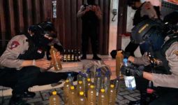 Nekat Jual Miras Oplosan di Bulan Puasa, DN Langsung Dijemput Polisi, Tuh Lihat - JPNN.com