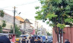 Densus Geledah Markas Eks FPI di Makassar, Banyak Barang yang Diamankan - JPNN.com