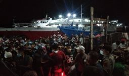 Menghindari Penyekatan, Warga Nekat Mudik Menggunakan Kapal Kayu, Ya Ampun - JPNN.com