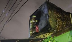 Kebakaran Hanguskan Rumah Dua Lantai di Koja - JPNN.com