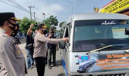 Polda Jatim Sikat Puluhan Travel Gelap dan Putar Balik 49 Ribu Kendaraan Selama Musim Mudik Lebaran - JPNN.com