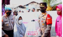 AKBP Putu Kholis Bawa 500 Paket dari Kapolri, Senangnya - JPNN.com
