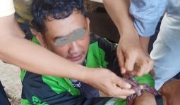 Pria Berjaket Ojol Terduga Pelaku Jambret Ini Ditangkap Warga, Tangannya Diikat, Tuh Lihat - JPNN.com