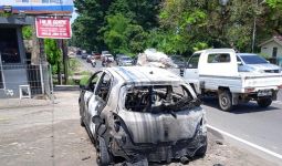 Toyota Yaris Hangus Terbakar di Palembang, Ini Penyebabnya - JPNN.com