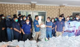 Bang Martin Salurkan Bantuan Sembako dan Sarung Senilai Rp 1 Miliar di Dapilnya - JPNN.com
