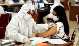 92 Ribu Tenaga Kesehatan Jakarta Bakal Disuntik Vaksin Booster Kedua - JPNN.com