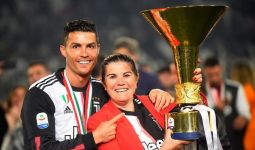 Dibujuk Ibunda Tercinta, Ronaldo Segera Hengkang dari Juventus? - JPNN.com