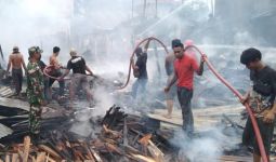 Kebakaran di Kuala Simpang, Tujuh Rumah Hangus Terbakar - JPNN.com