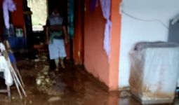 Banjir Bandang Terjang Parapat, 6 Rumah Rusak, Arus Lalu Lintas Normal - JPNN.com