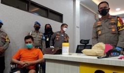 Terancam Hukuman Mati, Mahasiswa Menunduk di Kursi Roda, Betis Diperban - JPNN.com
