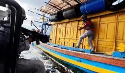 Bakamla Tangkap Kapal Ikan Berbendera Vietnam yang Diduga Mencuri Ikan di Natuna - JPNN.com