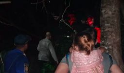 Sungai Siron Meluap, Satu Keluarga Terjebak di Kebun - JPNN.com