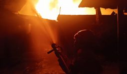 Ternyata Ini Penyebab Kebakaran Besar Gudang Kabel di Cipayung - JPNN.com