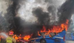 1 Bus dan 2 Mobil Terbakar di Mampang - JPNN.com
