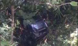 Daihatsu Xenia dengan 7 Penumpang Masuk Jurang, 1 Orang Tewas, 6 lainnya... - JPNN.com