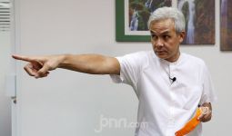 Ahmad Atang: PDIP Jangan Melihat Ganjar sebagai Ancaman Bagi Puan Maharani - JPNN.com