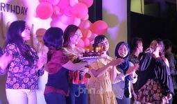 Dapat Kejutan Ulang Tahun, Ucie Sucita: Enggak Menyangka - JPNN.com