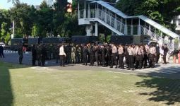 Prajurit TNI-Polri Bersiaga di KPK - JPNN.com