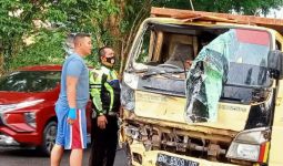 Kecelakaan Maut Truk Vs Pikap, Fauzilah Tewas Terjepit, Kemas Enung Sekarat - JPNN.com