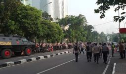 Jelang Pelantikan Pegawai KPK, TNI-Polri Jaga Ketat Areal Kantor - JPNN.com