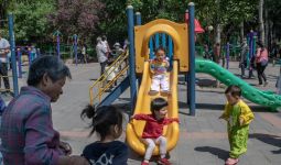 Warga di China Tolak Kebijakan Satu Keluarga Bisa Punya 3 Anak - JPNN.com