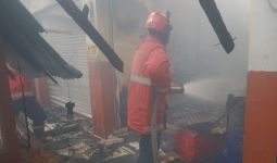 Kebakaran Hebat di Bekasi, 5 Kios Hangus, 3 Warga Luka-luka - JPNN.com