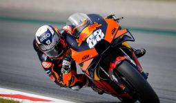 Oliveira Menang di MotoGP Catalunya, Quartararo Finis Tanpa Pelindung Dada - JPNN.com