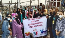 FTBM dan Sedekah Mainan Peringati Hari Laut Sedunia di Pesisir Utara Jakarta - JPNN.com