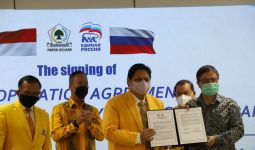 Golkar Teken Kerja Sama dengan Partai Vladimir Putin, Airlangga Ajak Rusia Tingkatkan Investasi di Indonesia - JPNN.com